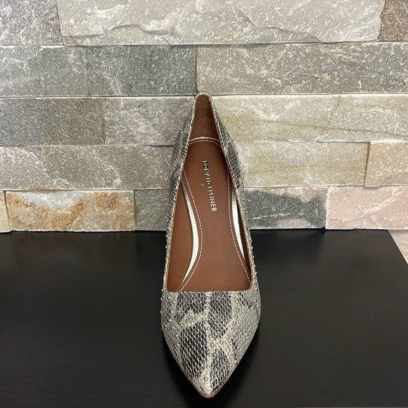 Donald J Pliner Women's Phillospeq Dress Pump - Picture 9 of 13